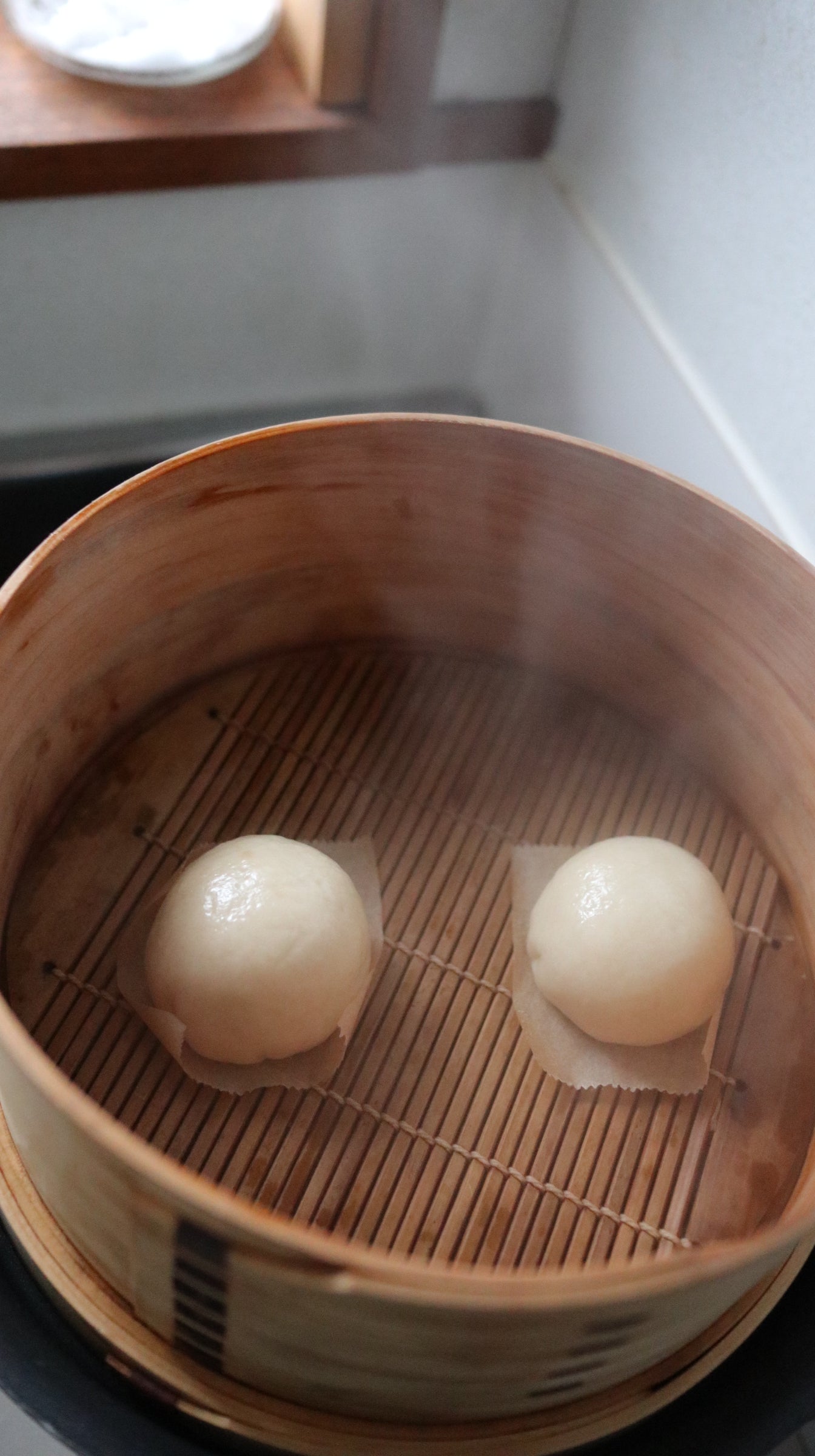 ダークな蒸し饅頭